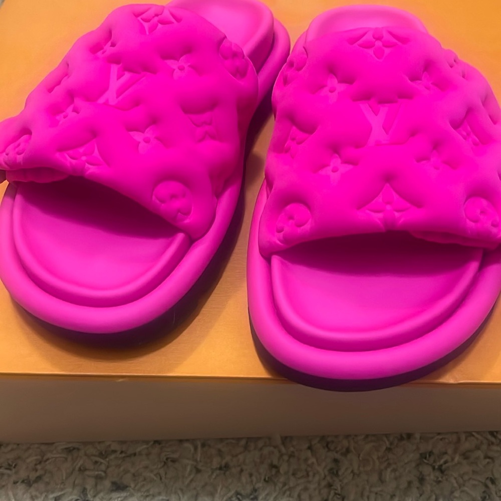 Louis Vuitton Pillow Vibrant Pink Embossed Slides - Picture 2 of 9